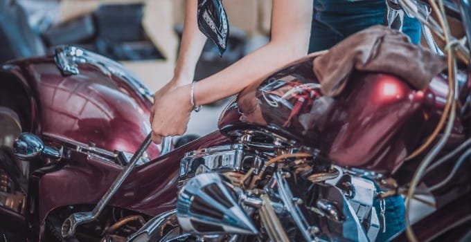 12 Badass Women Who Like Cars You Need to Follow on Instagram – A Girls Guide to Cars